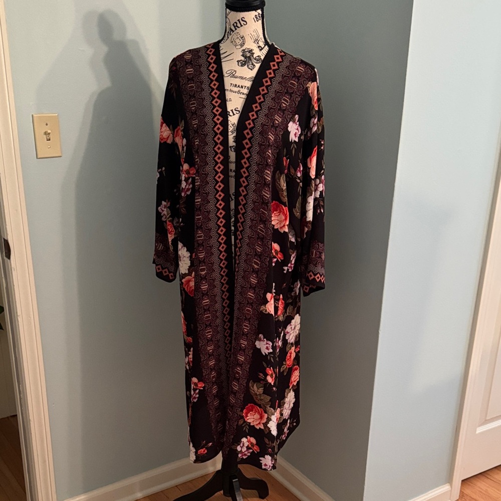 Elegant Black Floral Kimono with Red and White Blooms